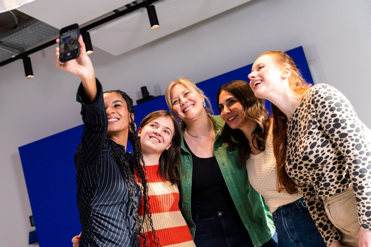 Expertinnen machen Selfie