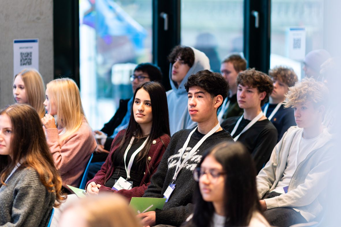 Schüler:innen im Publikum